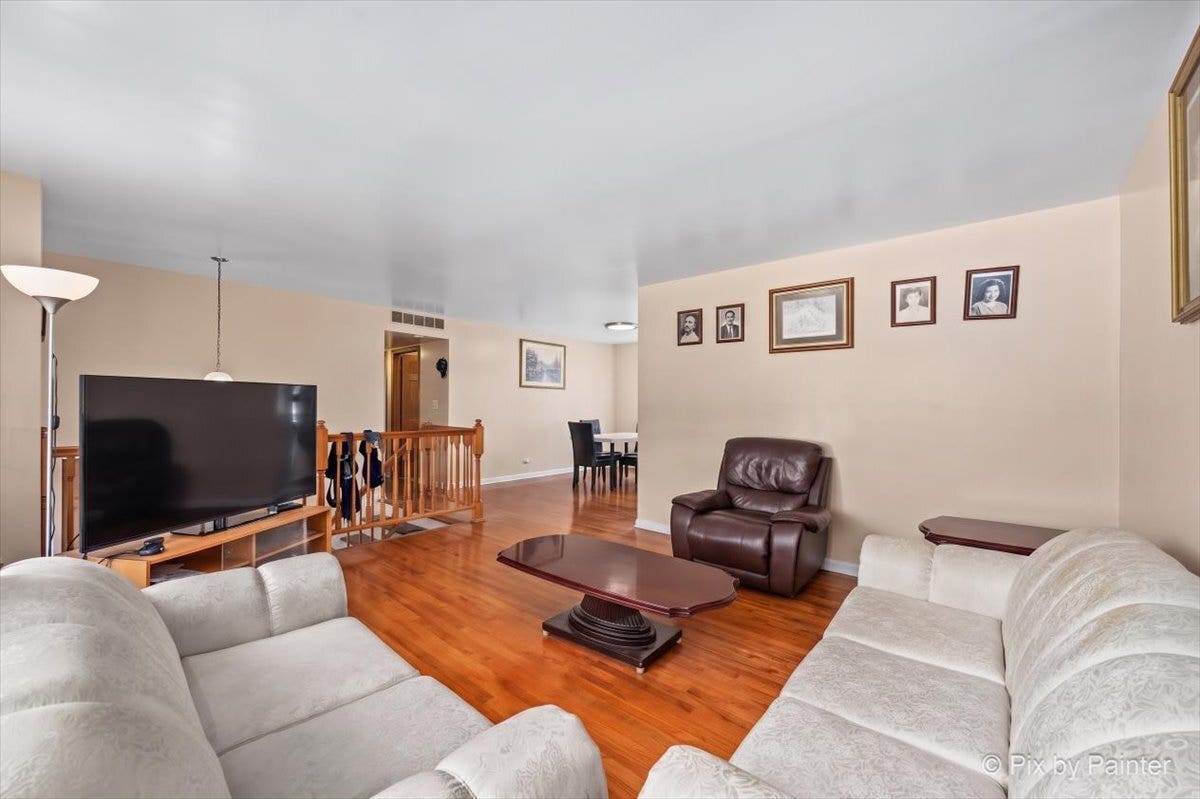 401 Longford Drive, Elgin, IL 60120 401 Longford Drive, Elgin, IL 60120