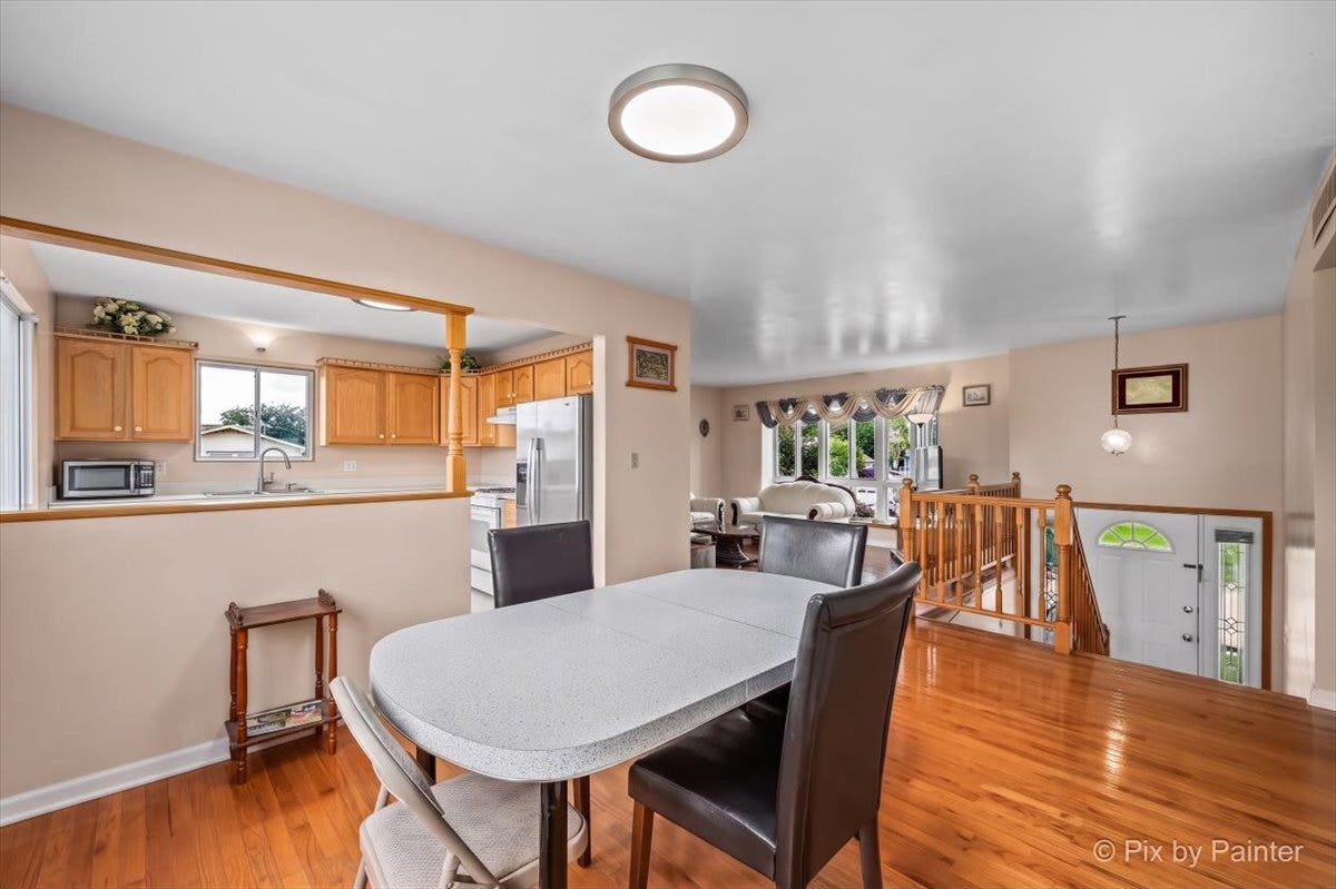 401 Longford Drive, Elgin, IL 60120 401 Longford Drive, Elgin, IL 60120