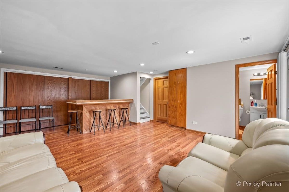 401 Longford Drive, Elgin, IL 60120 401 Longford Drive, Elgin, IL 60120