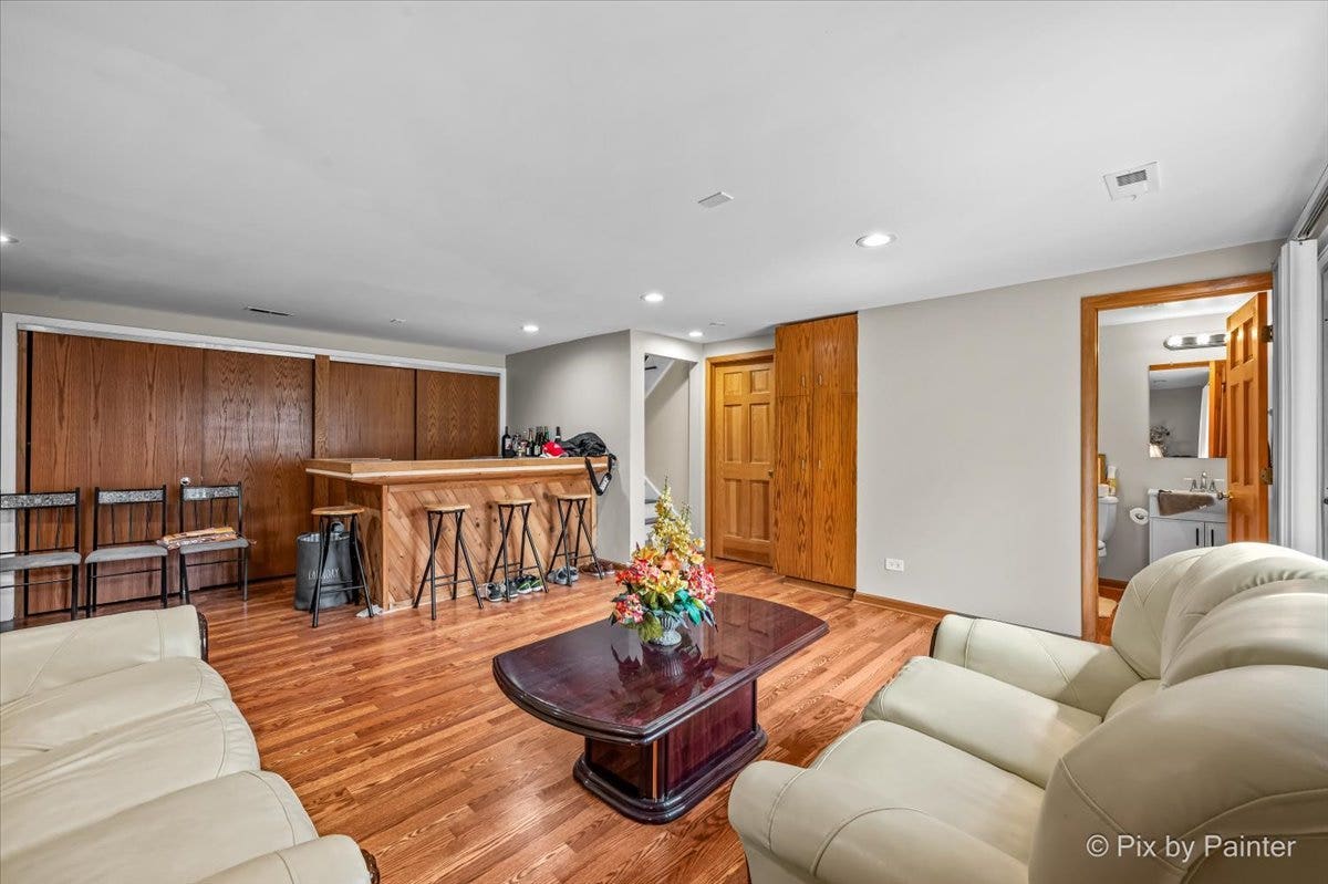 401 Longford Drive, Elgin, IL 60120 401 Longford Drive, Elgin, IL 60120