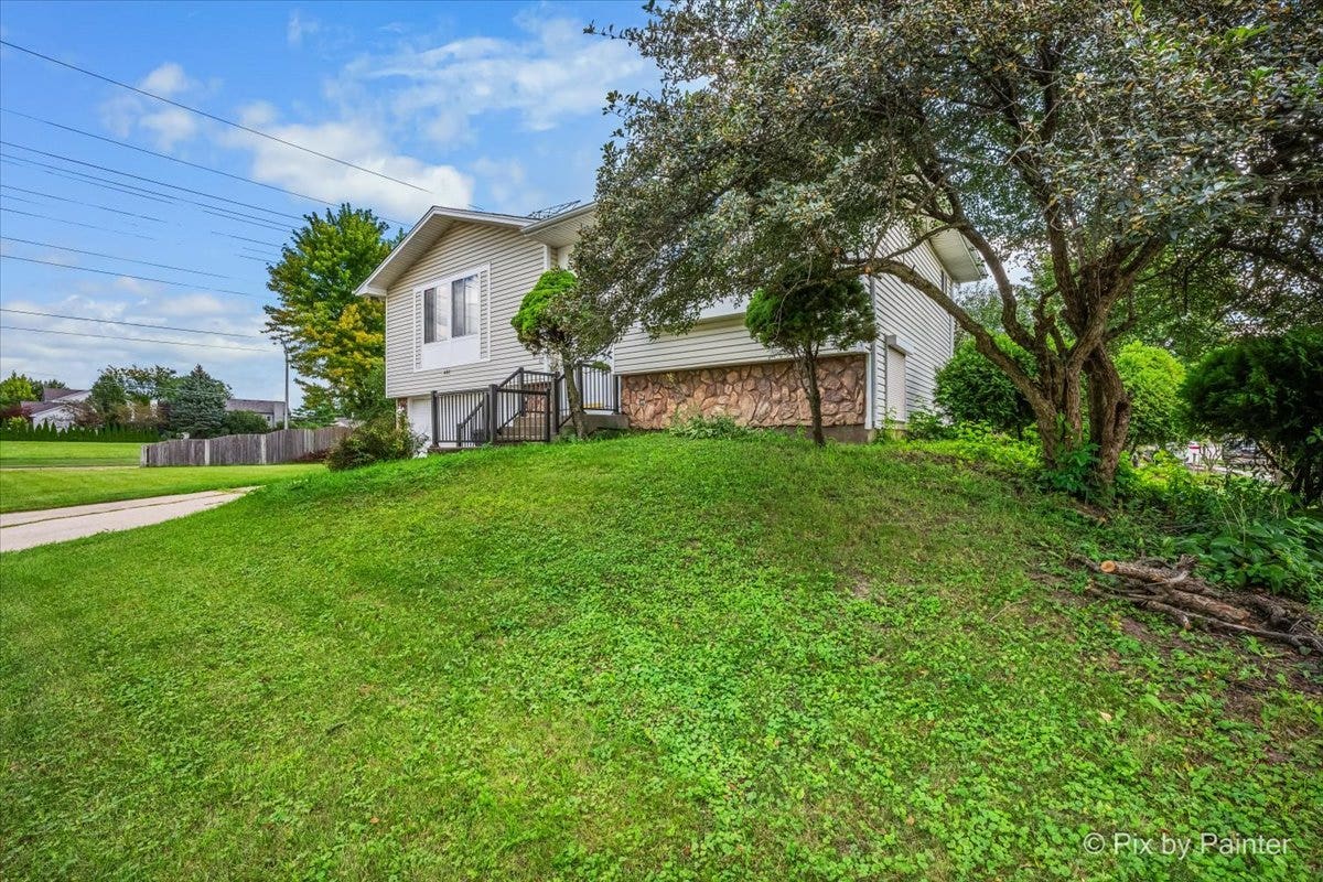 401 Longford Drive, Elgin, IL 60120 401 Longford Drive, Elgin, IL 60120
