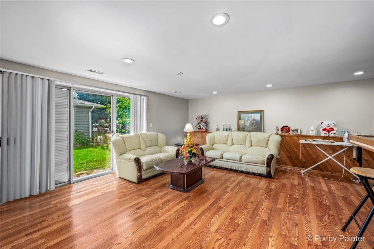 401 Longford Drive, Elgin, IL 60120 401 Longford Drive, Elgin, IL 60120