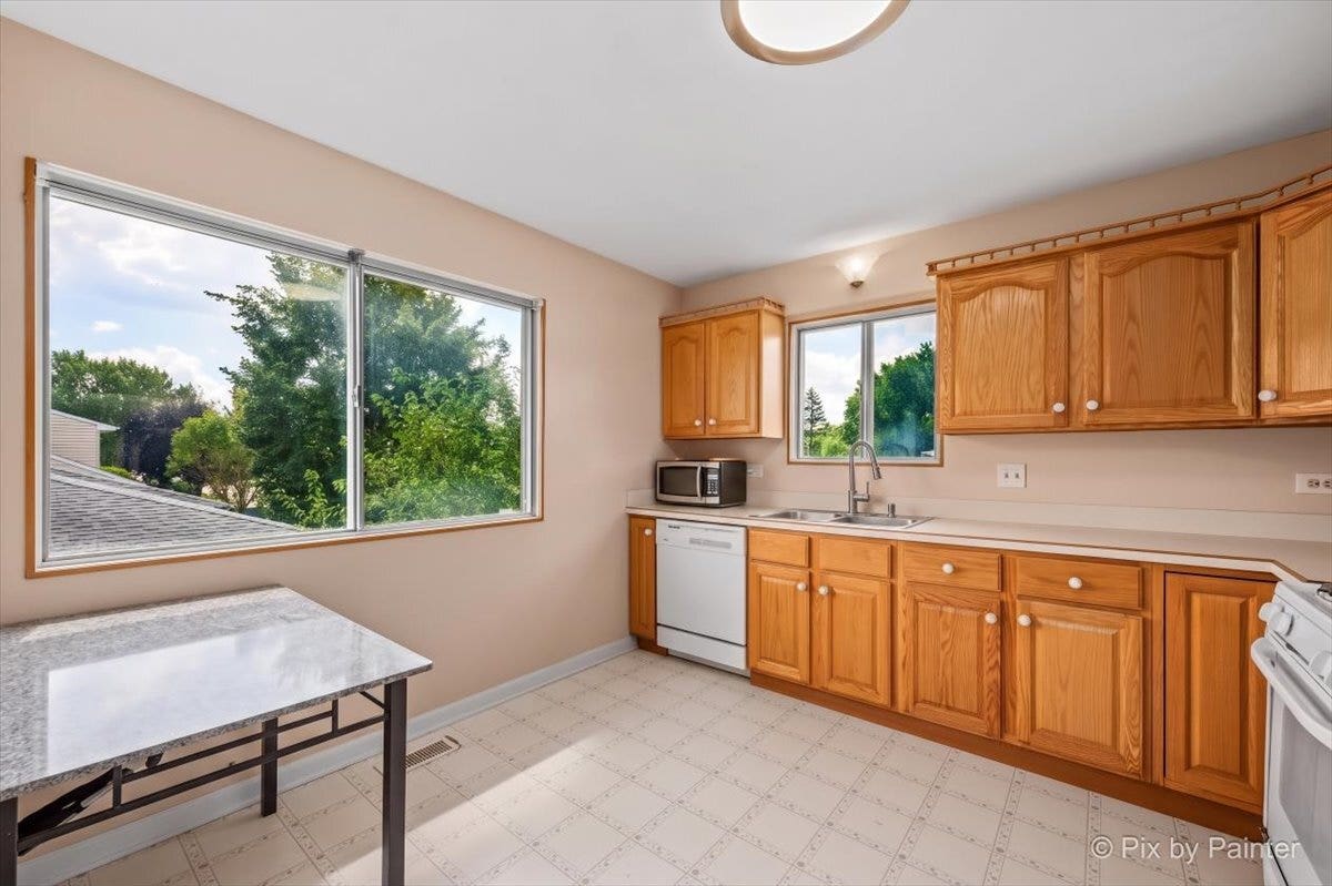 401 Longford Drive, Elgin, IL 60120 401 Longford Drive, Elgin, IL 60120