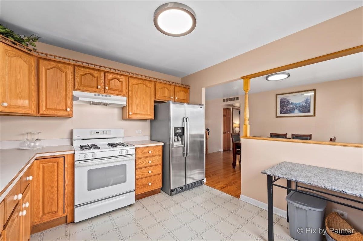 401 Longford Drive, Elgin, IL 60120 401 Longford Drive, Elgin, IL 60120