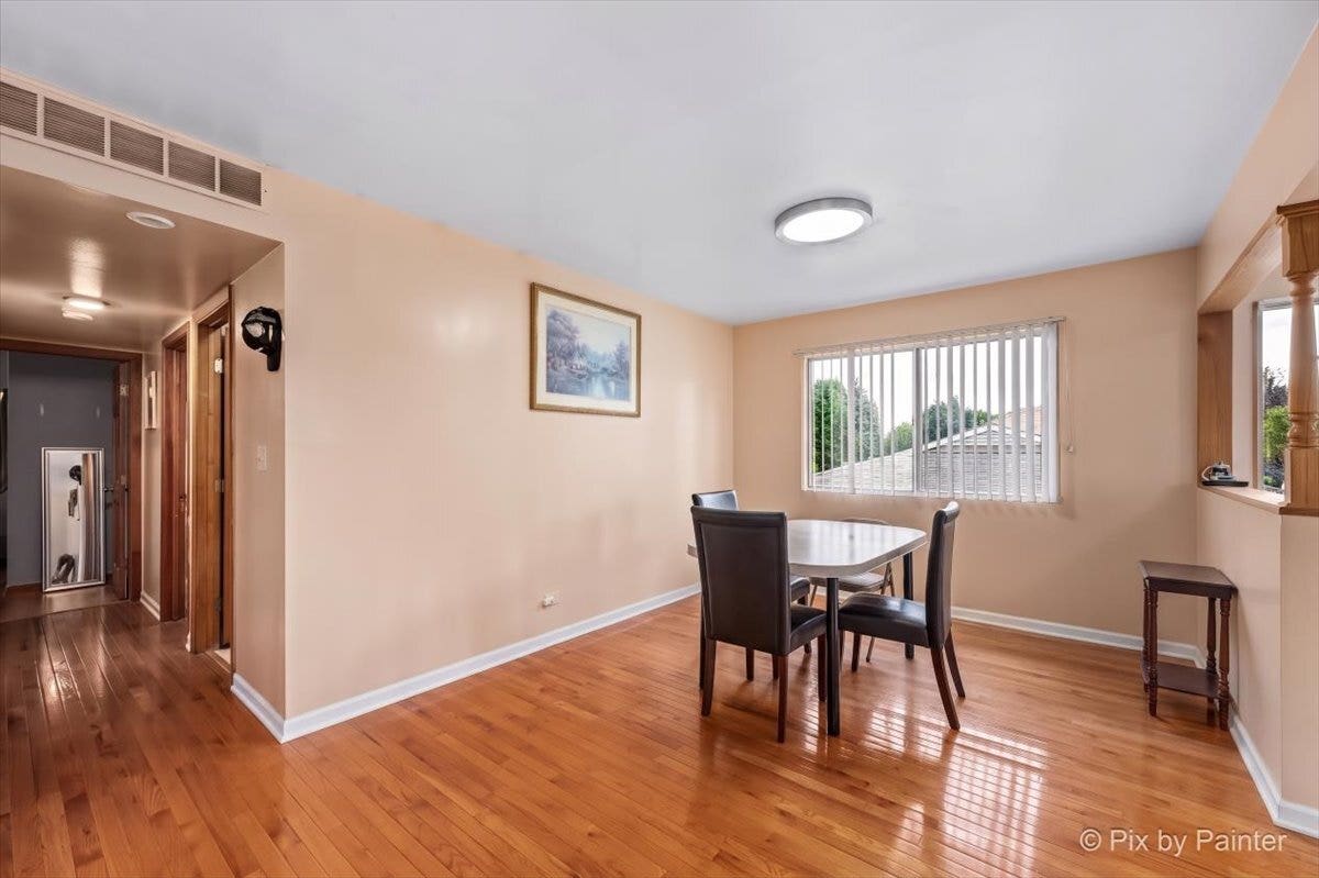 401 Longford Drive, Elgin, IL 60120 401 Longford Drive, Elgin, IL 60120