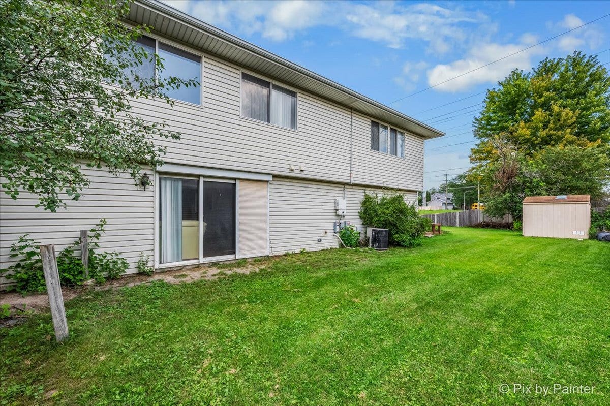 401 Longford Drive, Elgin, IL 60120 401 Longford Drive, Elgin, IL 60120