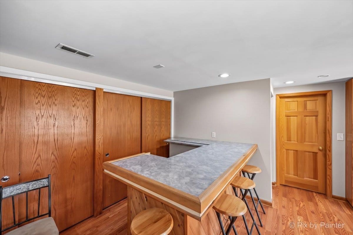 401 Longford Drive, Elgin, IL 60120 401 Longford Drive, Elgin, IL 60120