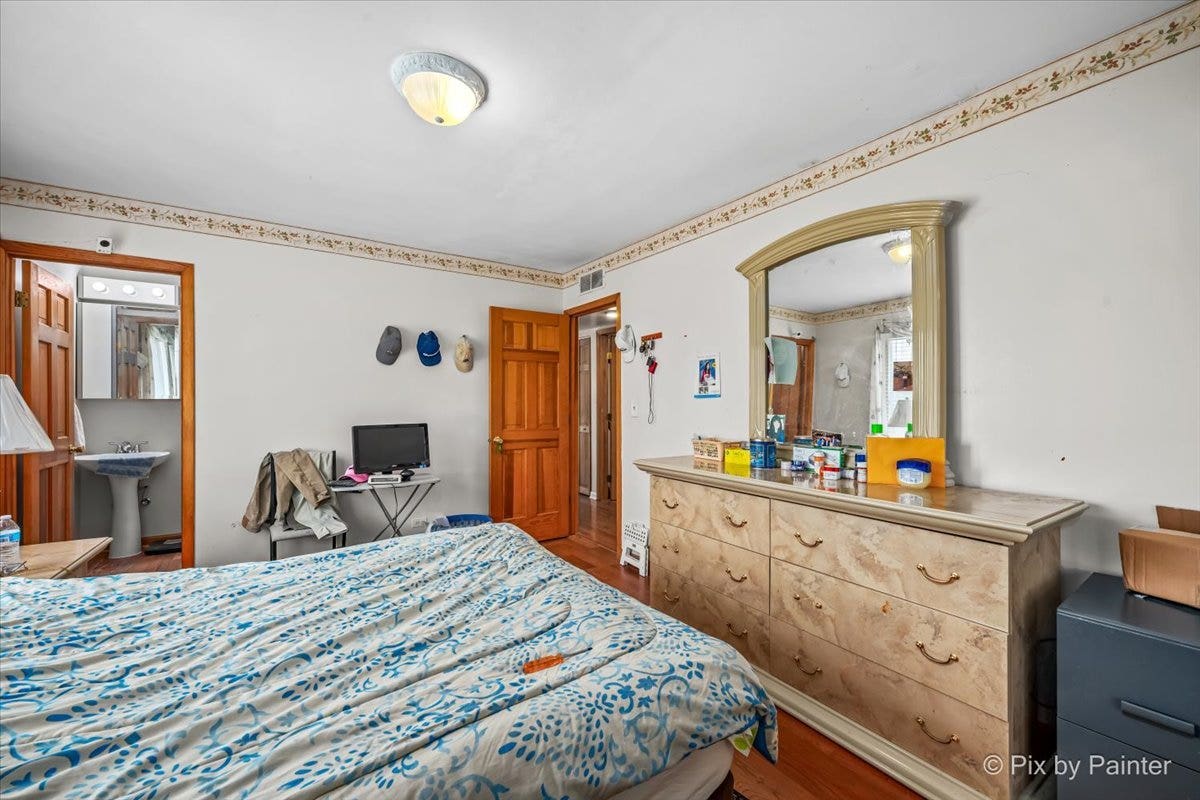401 Longford Drive, Elgin, IL 60120 401 Longford Drive, Elgin, IL 60120