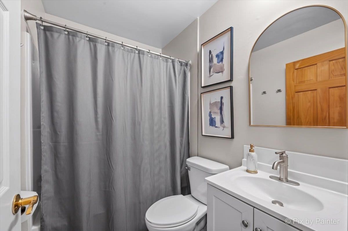 401 Longford Drive, Elgin, IL 60120 401 Longford Drive, Elgin, IL 60120
