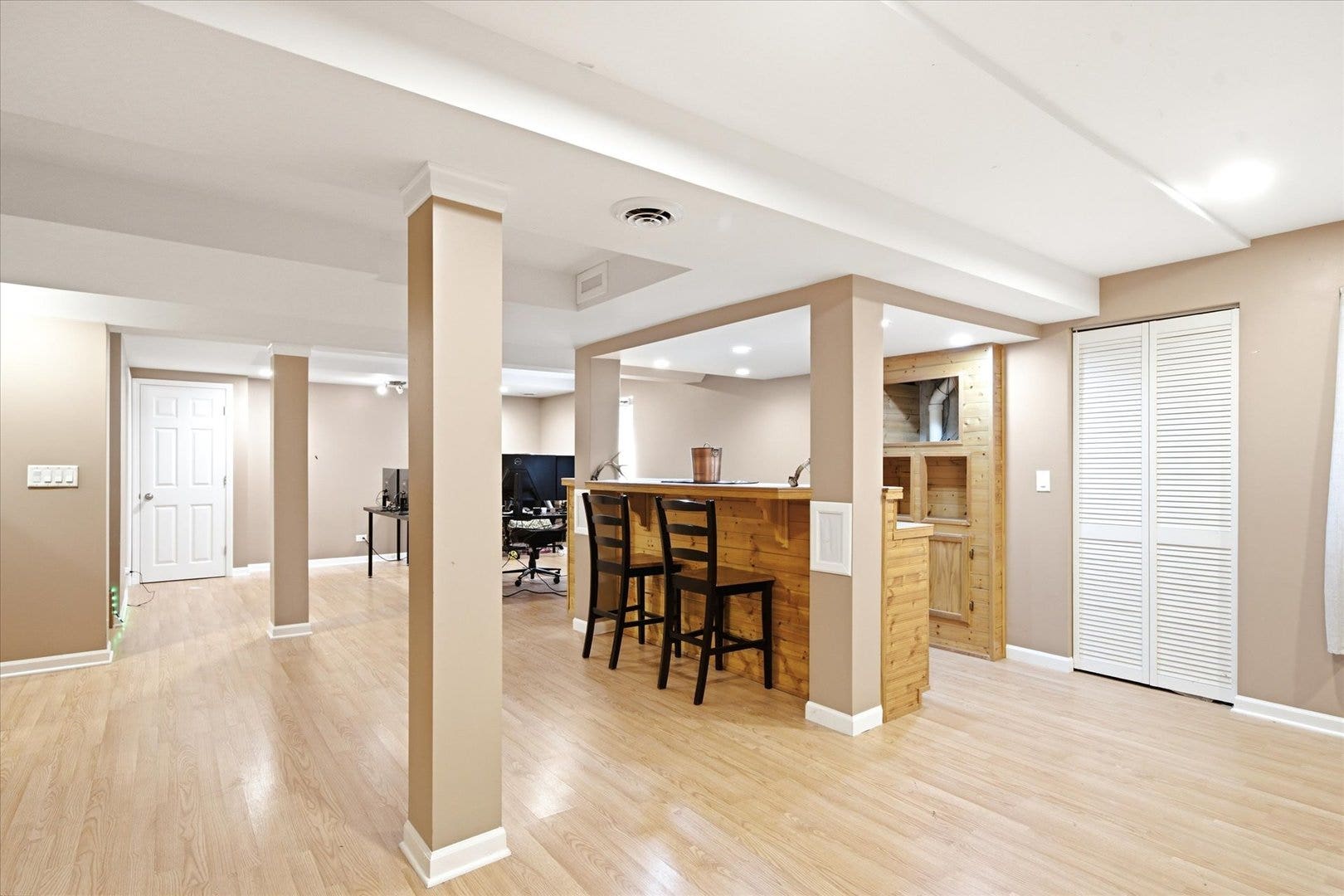 1904 Ione Lane, Aurora, IL 60503 1904 Ione Lane, Aurora, IL 60503