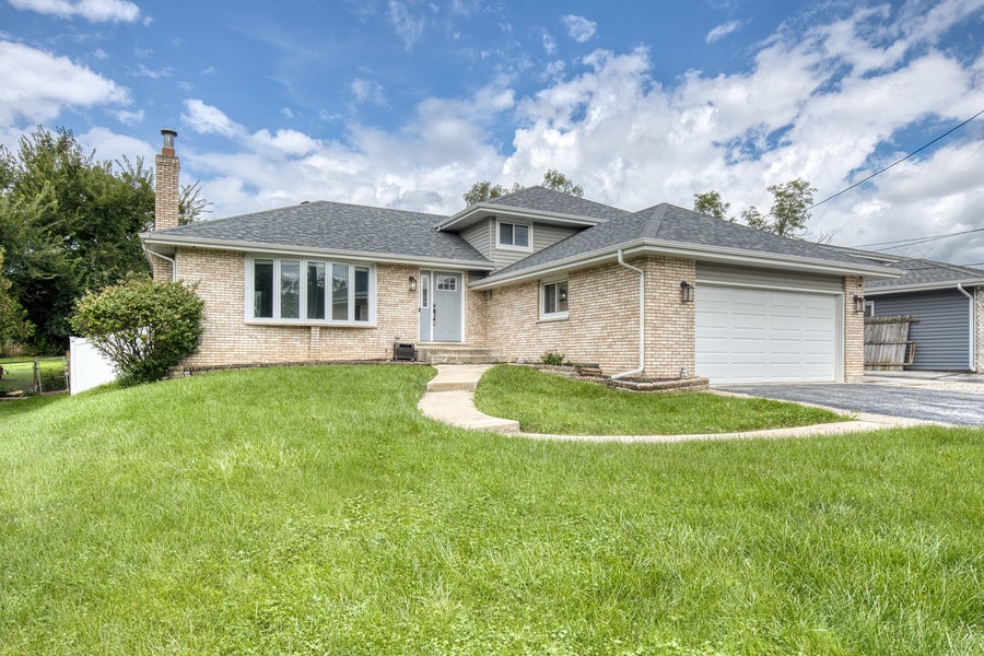 Property photo for 17008 Forest Avenue, Oak Forest, IL