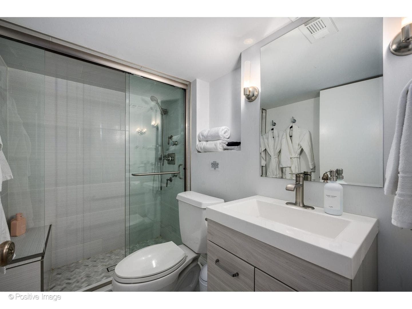 32 E BELLEVUE Place, Chicago, IL 60611