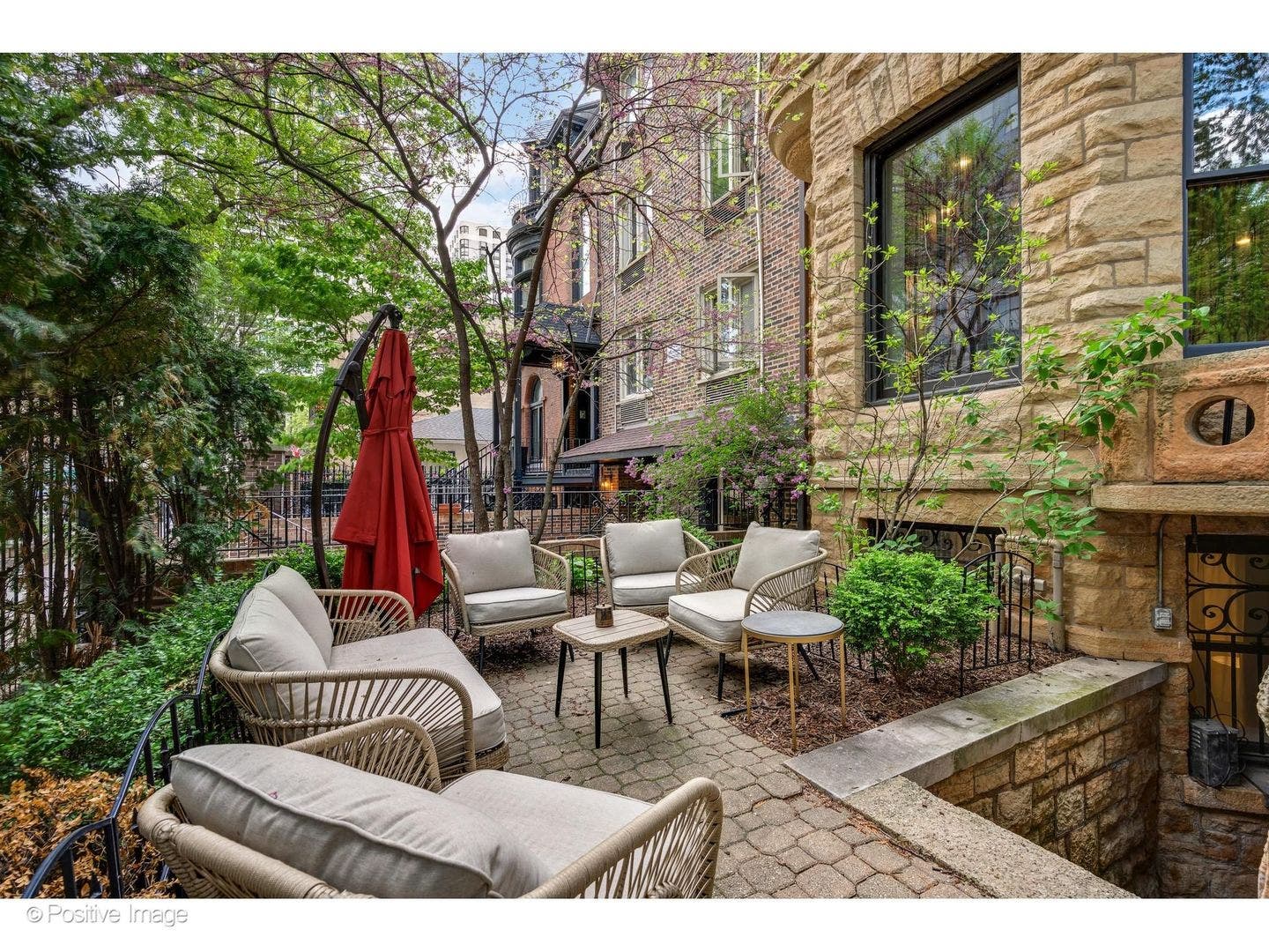 32 E BELLEVUE Place, Chicago, IL 60611