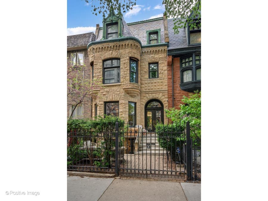 Property photo for 32 E BELLEVUE Place, Chicago, IL