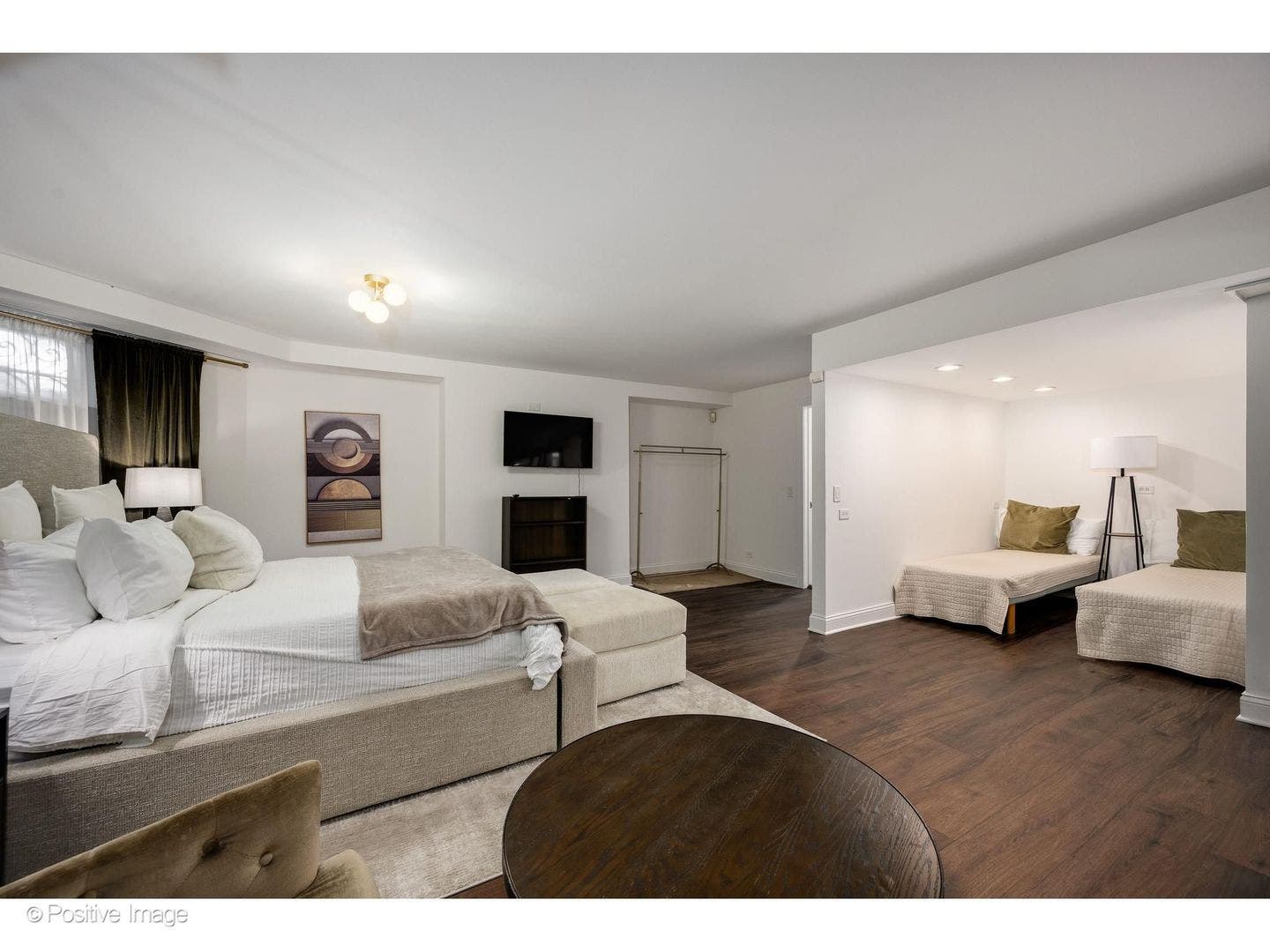 32 E BELLEVUE Place, Chicago, IL 60611