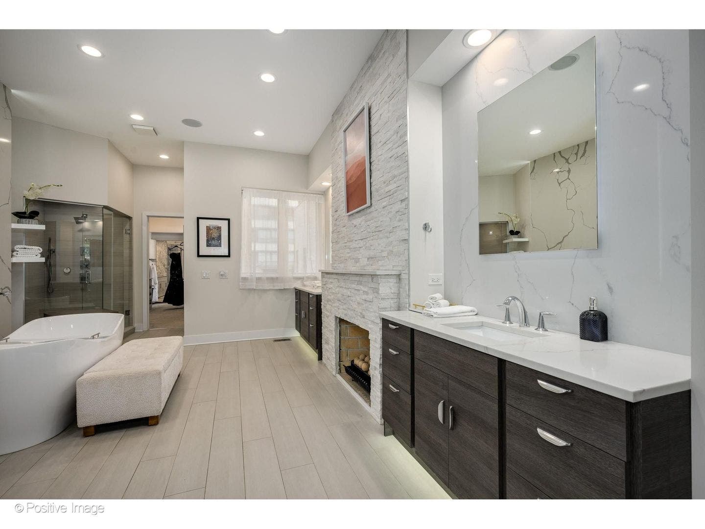 32 E BELLEVUE Place, Chicago, IL 60611