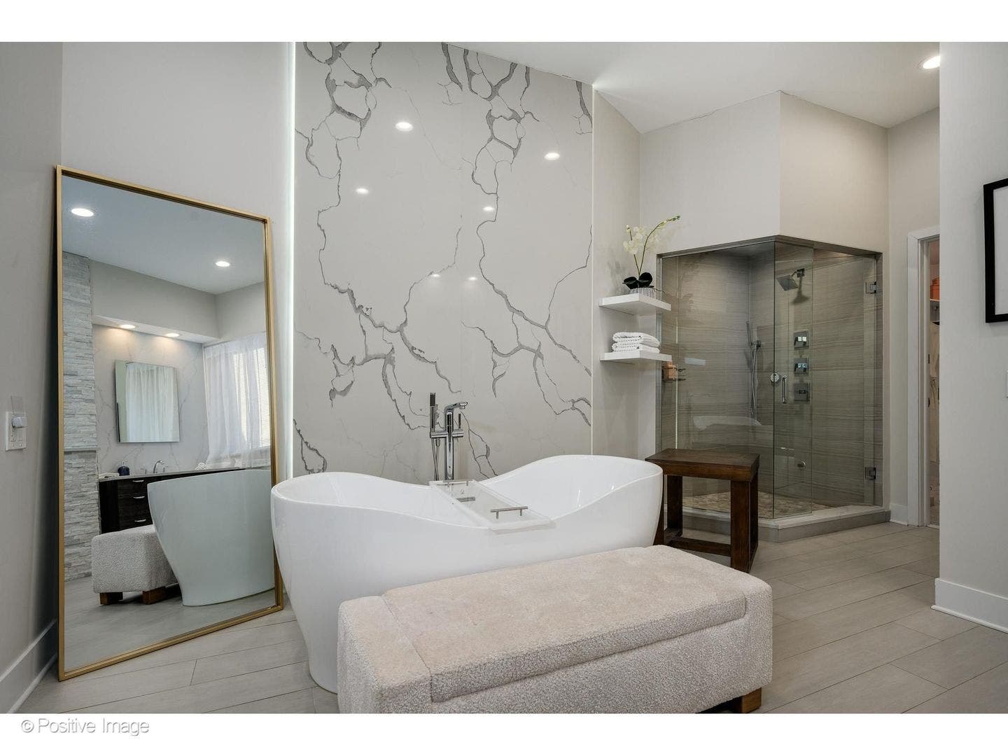 32 E BELLEVUE Place, Chicago, IL 60611