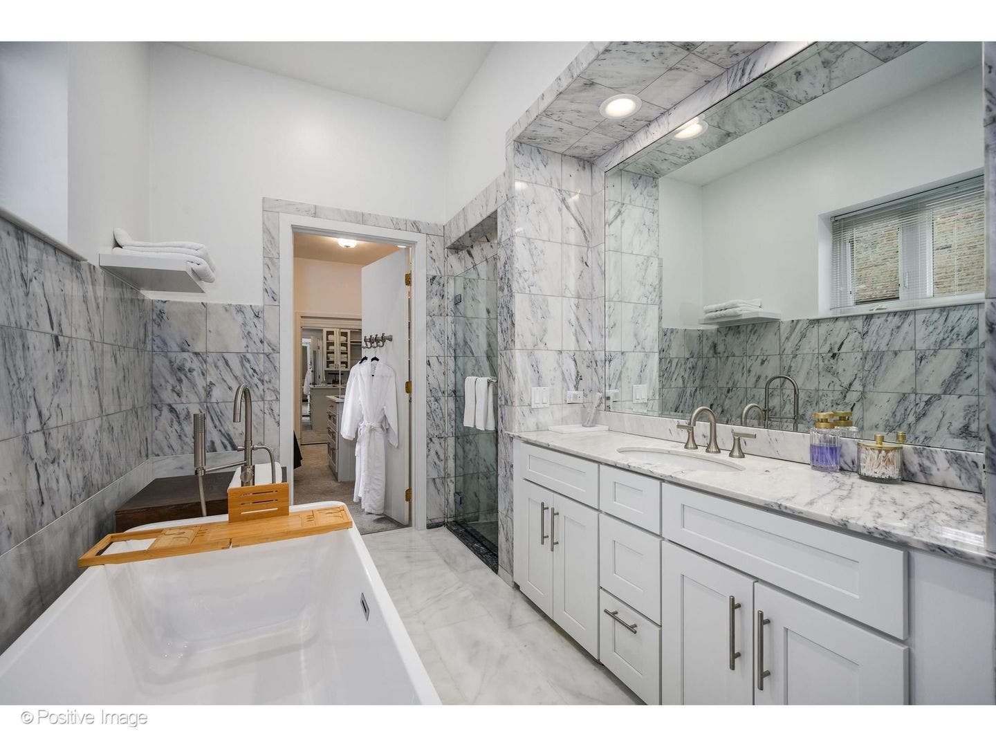 32 E BELLEVUE Place, Chicago, IL 60611