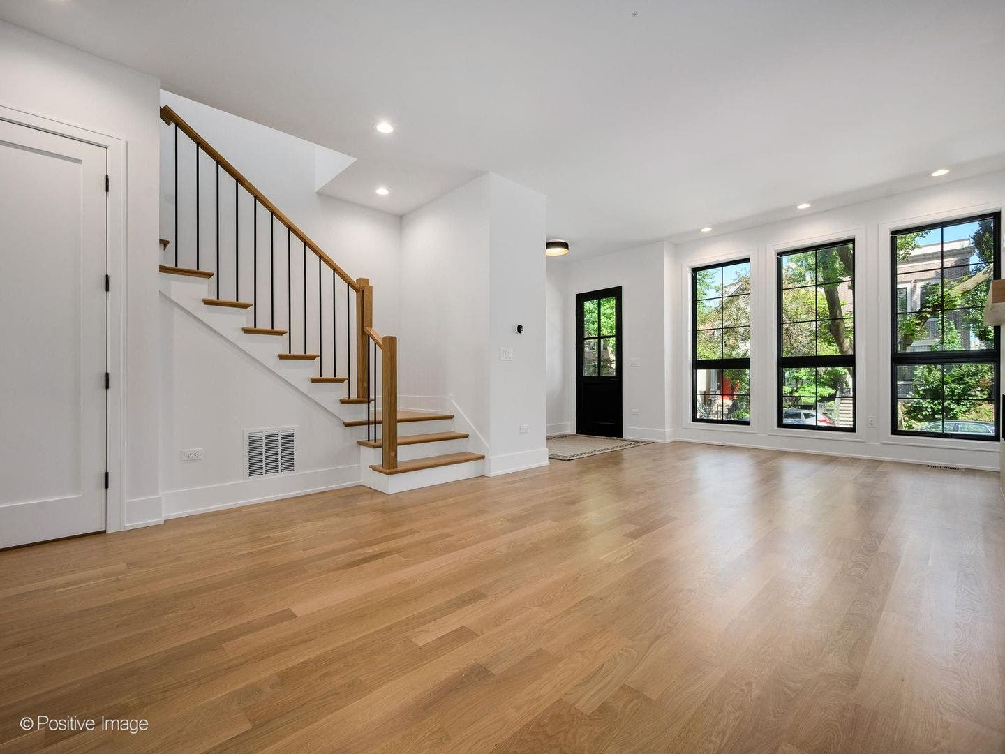 2714 N Magnolia Avenue, Chicago, IL 60614