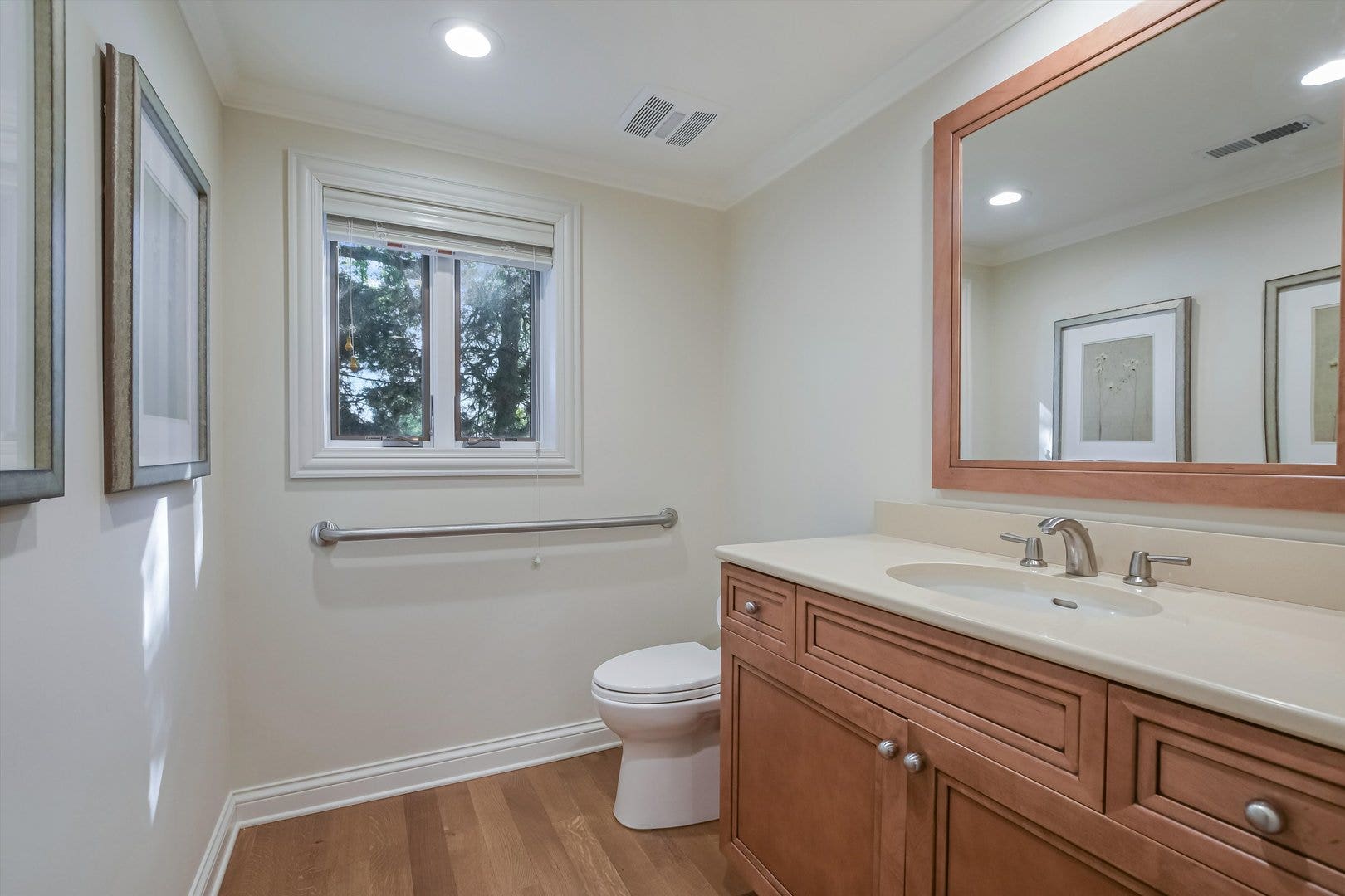710 N Prospect Avenue, Park Ridge, IL 60068 710 N Prospect Avenue, Park Ridge, IL 60068