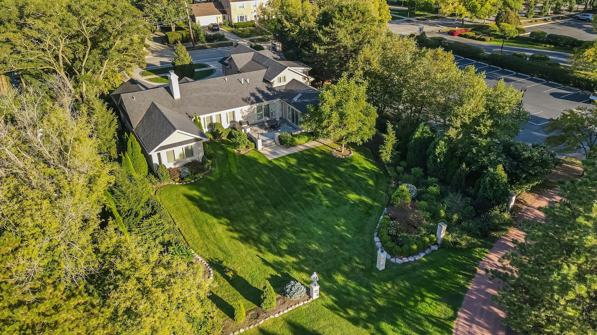 710 N Prospect Avenue, Park Ridge, IL 60068 710 N Prospect Avenue, Park Ridge, IL 60068
