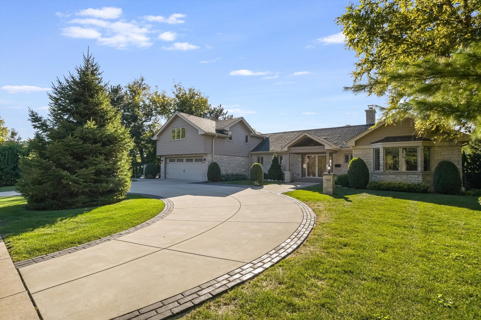 710 N Prospect Avenue, Park Ridge, IL 60068 710 N Prospect Avenue, Park Ridge, IL 60068