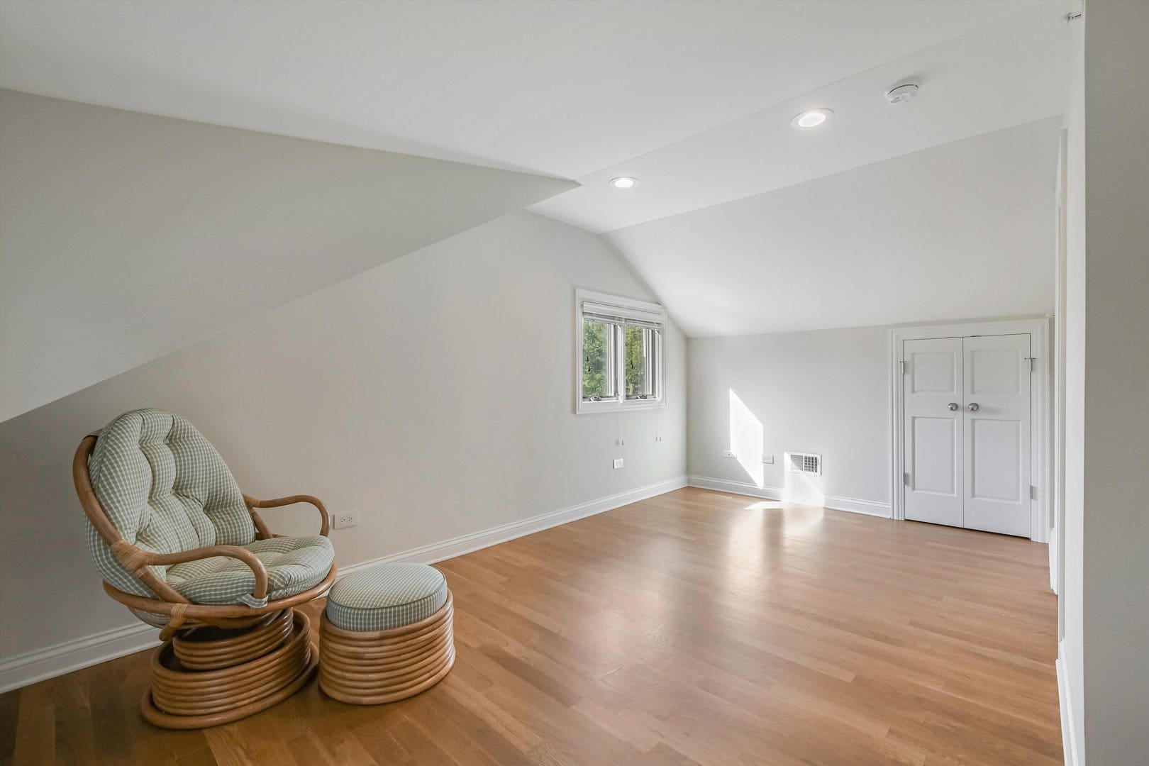 710 N Prospect Avenue, Park Ridge, IL 60068 710 N Prospect Avenue, Park Ridge, IL 60068