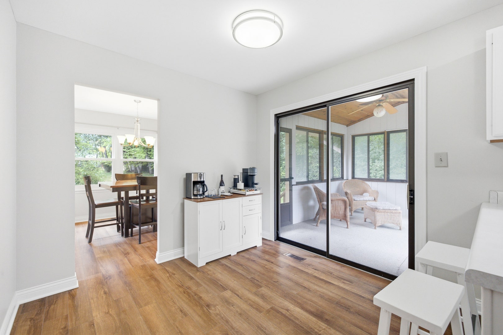 eat-in kitchen area with access to dining room and