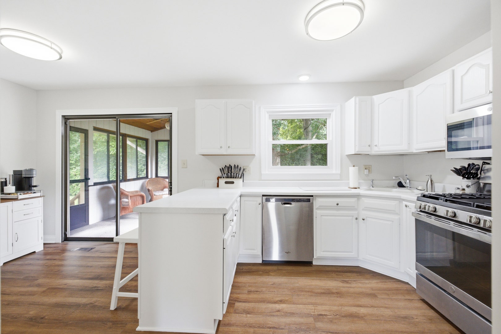 peninsula adds lots of additional counter space an