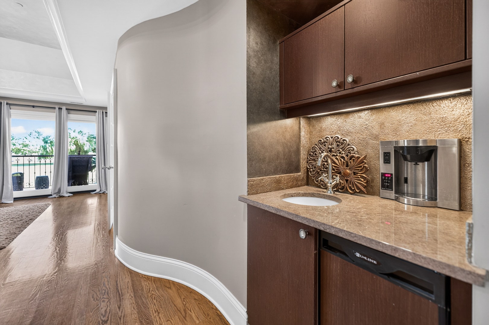 928 HASTINGS Street, Park Ridge, IL 60068