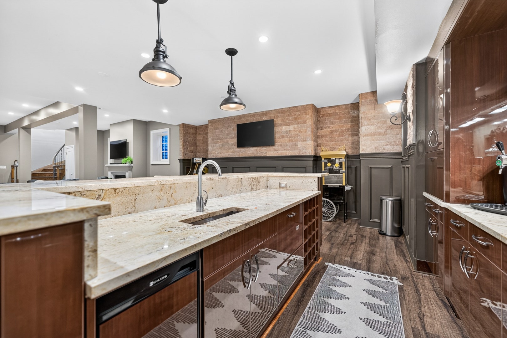 928 HASTINGS Street, Park Ridge, IL 60068