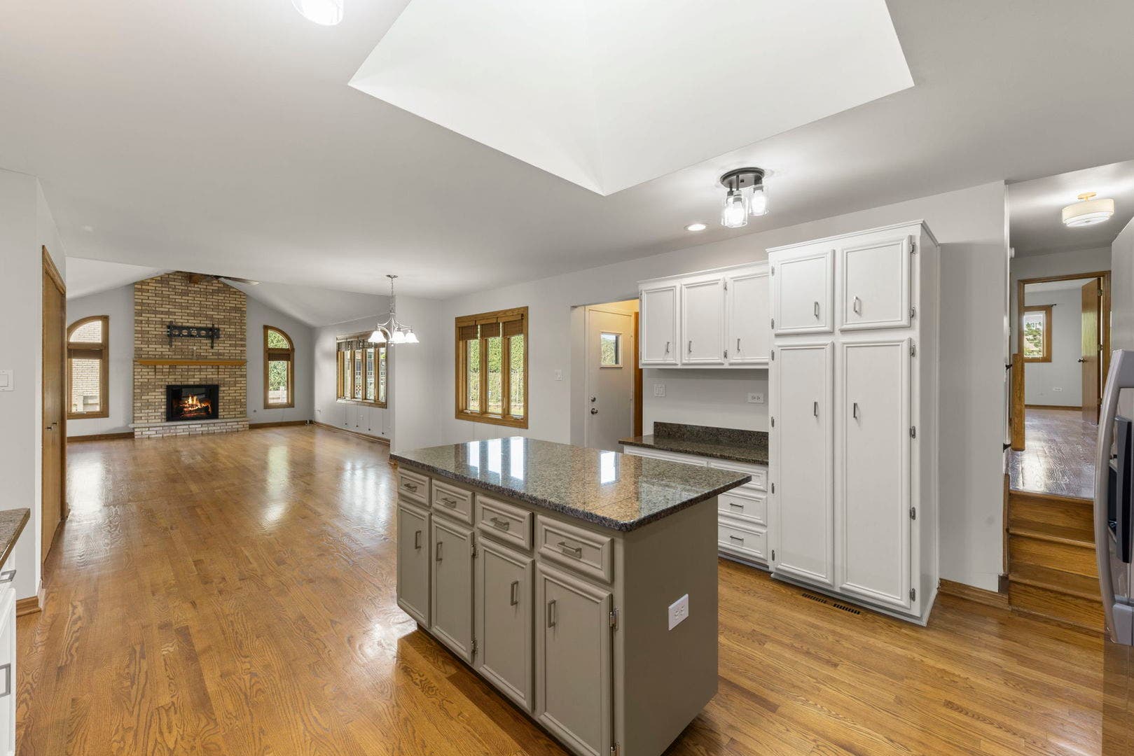17349 Grange Drive, Orland Park, IL 60467 Kitchen, Dinette, Family Room
