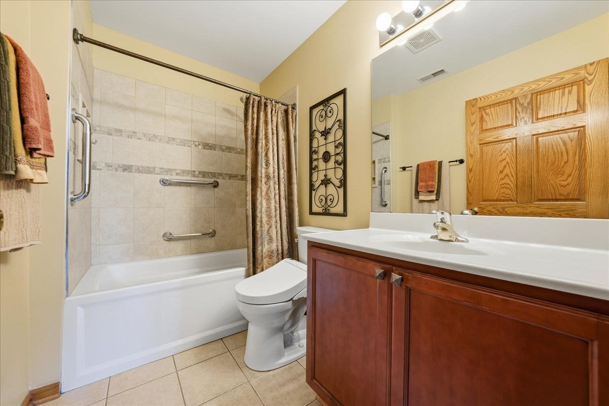 1350 Rock Run Drive, #27, Crest Hill, IL 60403