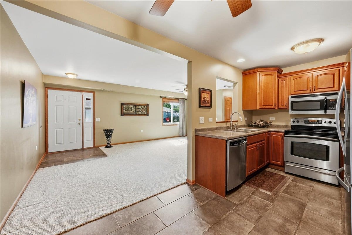 1350 Rock Run Drive, #27, Crest Hill, IL 60403