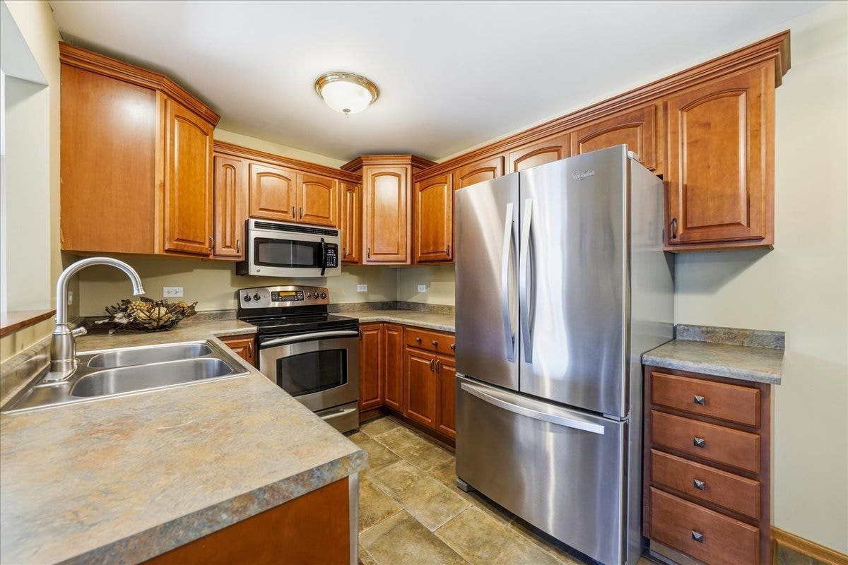 1350 Rock Run Drive, #27, Crest Hill, IL 60403