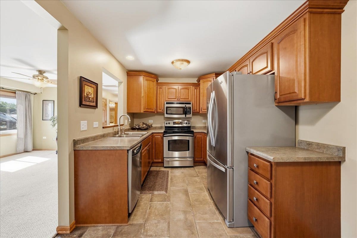 1350 Rock Run Drive, #27, Crest Hill, IL 60403