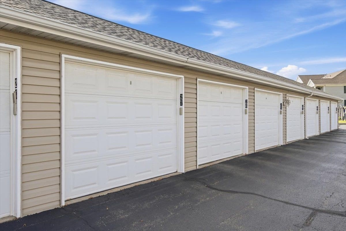 1350 Rock Run Drive, #27, Crest Hill, IL 60403