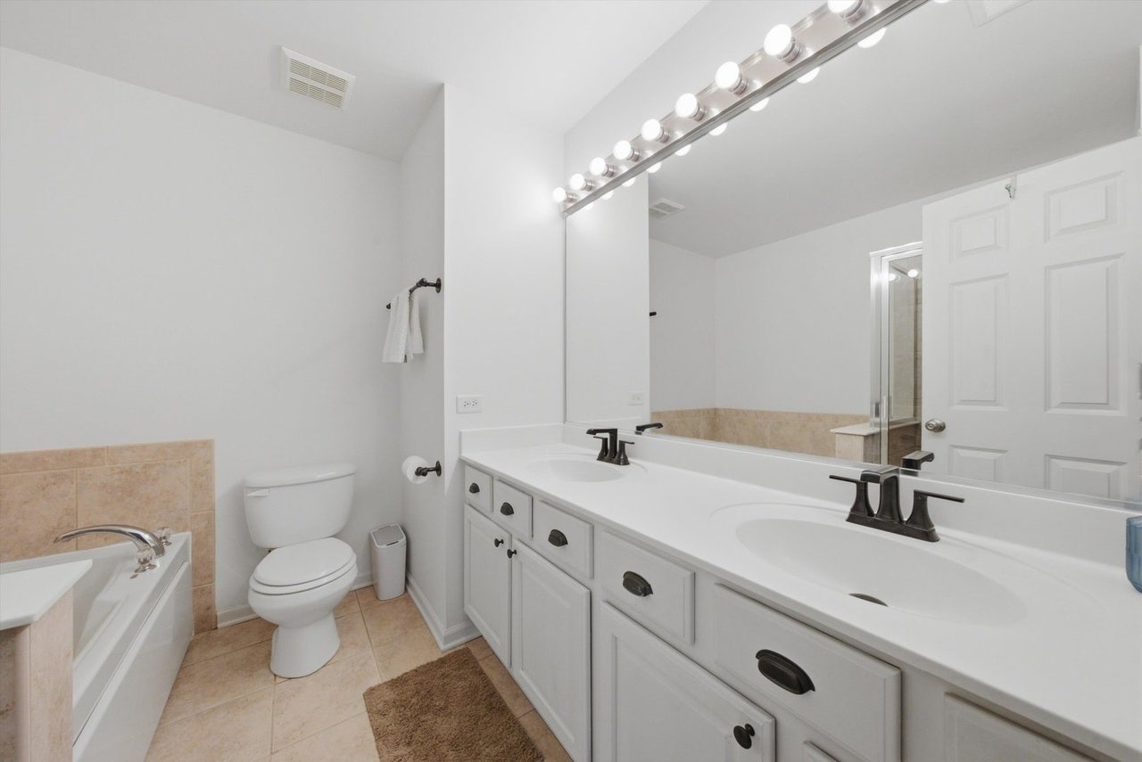 2353 Georgetown Circle, Aurora, IL 60503 2353 Georgetown Circle, Aurora, IL 60503