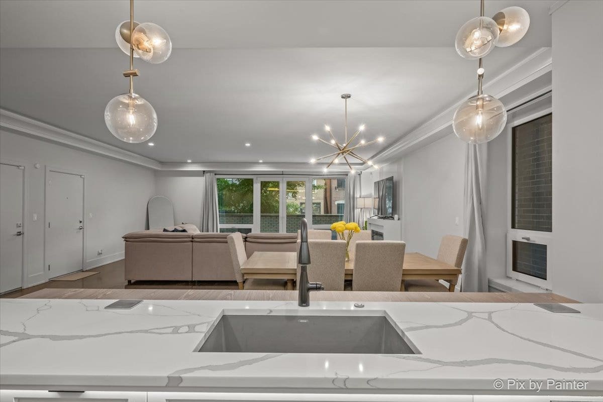 1334 W WALTON Street, #1W, Chicago, IL 60642