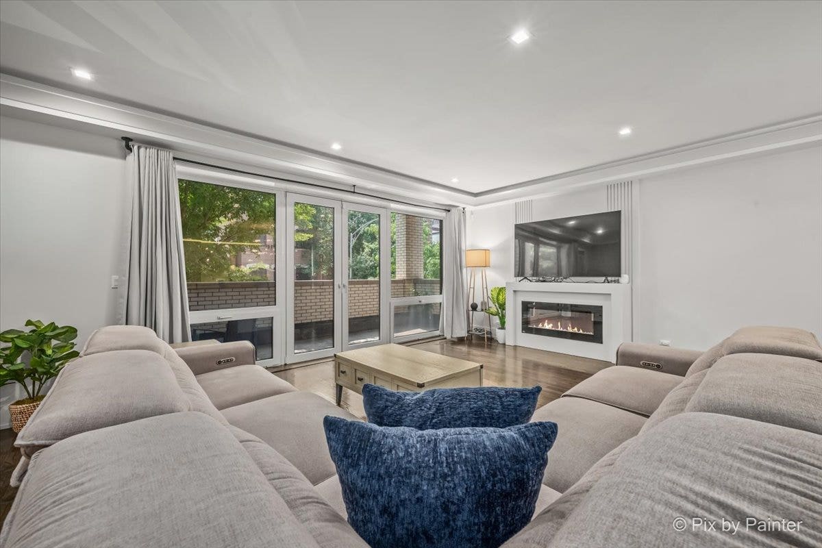 1334 W WALTON Street, #1W, Chicago, IL 60642
