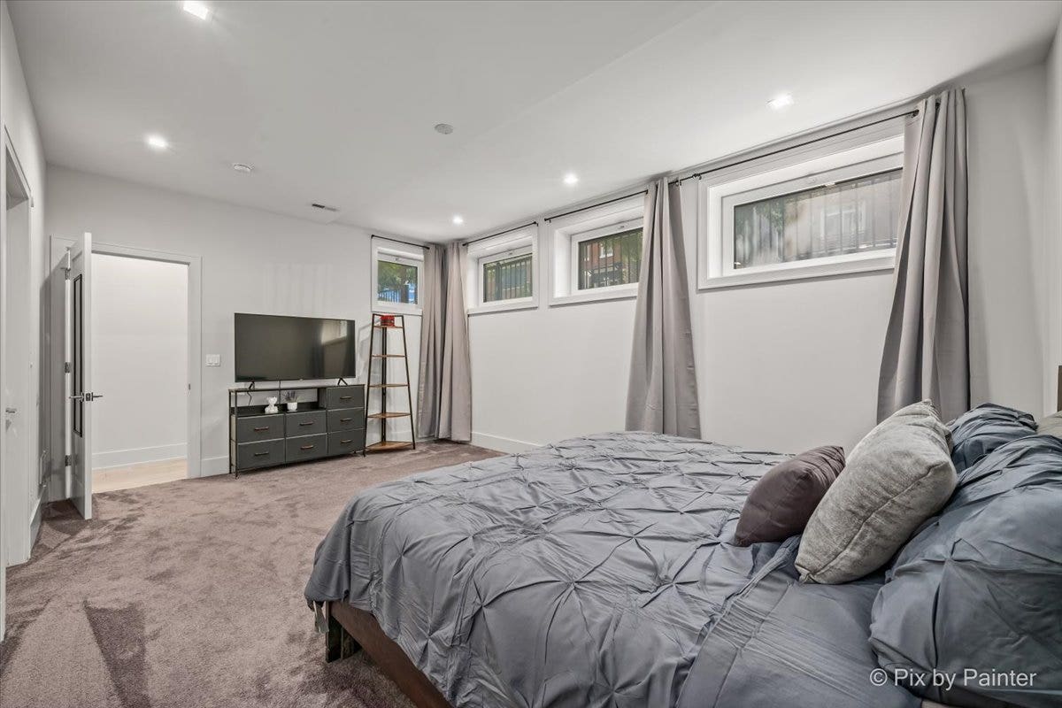 1334 W WALTON Street, #1W, Chicago, IL 60642