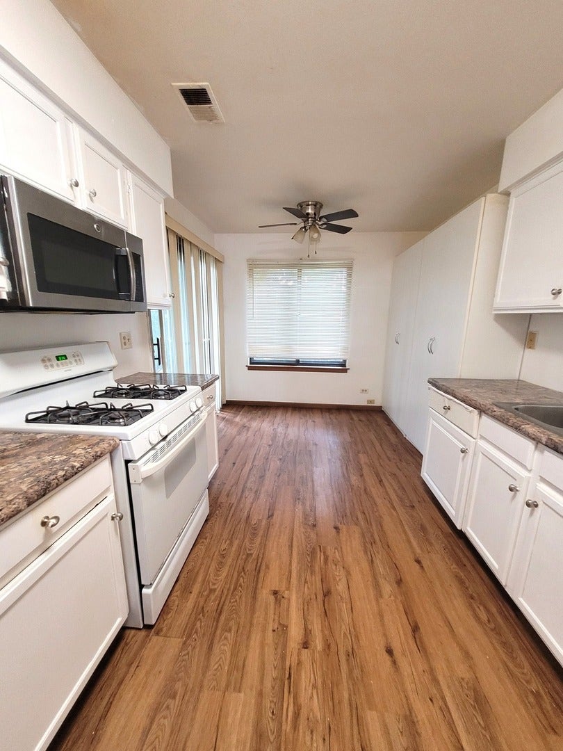 9303 Montgomery Drive, #154, Orland Park, IL 60462 9303 Montgomery Drive, #154, Orland Park, IL 60462