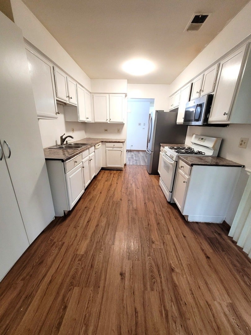 9303 Montgomery Drive, #154, Orland Park, IL 60462 9303 Montgomery Drive, #154, Orland Park, IL 60462