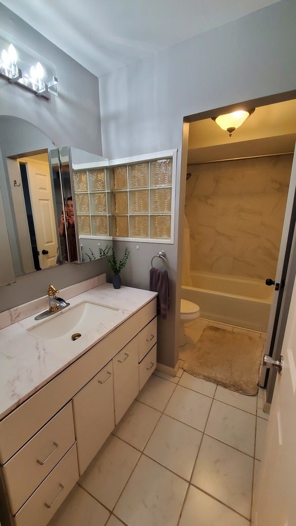 7342 Winthrop Way, #8, Downers Grove, IL 60516 7342 Winthrop Way, #8, Downers Grove, IL 60516