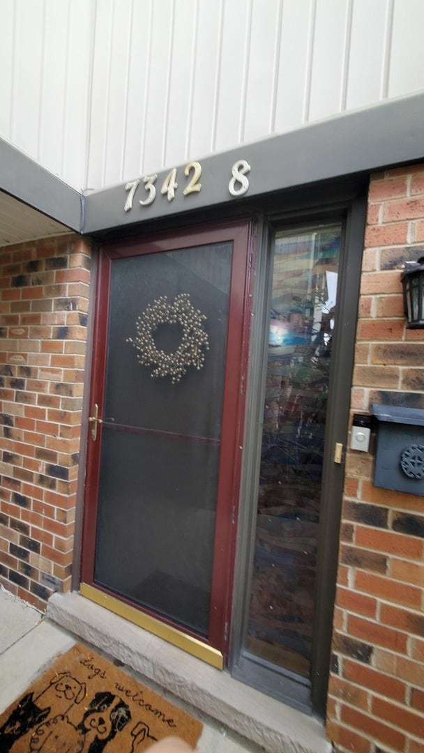 7342 Winthrop Way, #8, Downers Grove, IL 60516 7342 Winthrop Way, #8, Downers Grove, IL 60516
