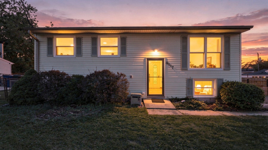 Property photo for 9417 Hawthorne Avenue, Mokena, IL