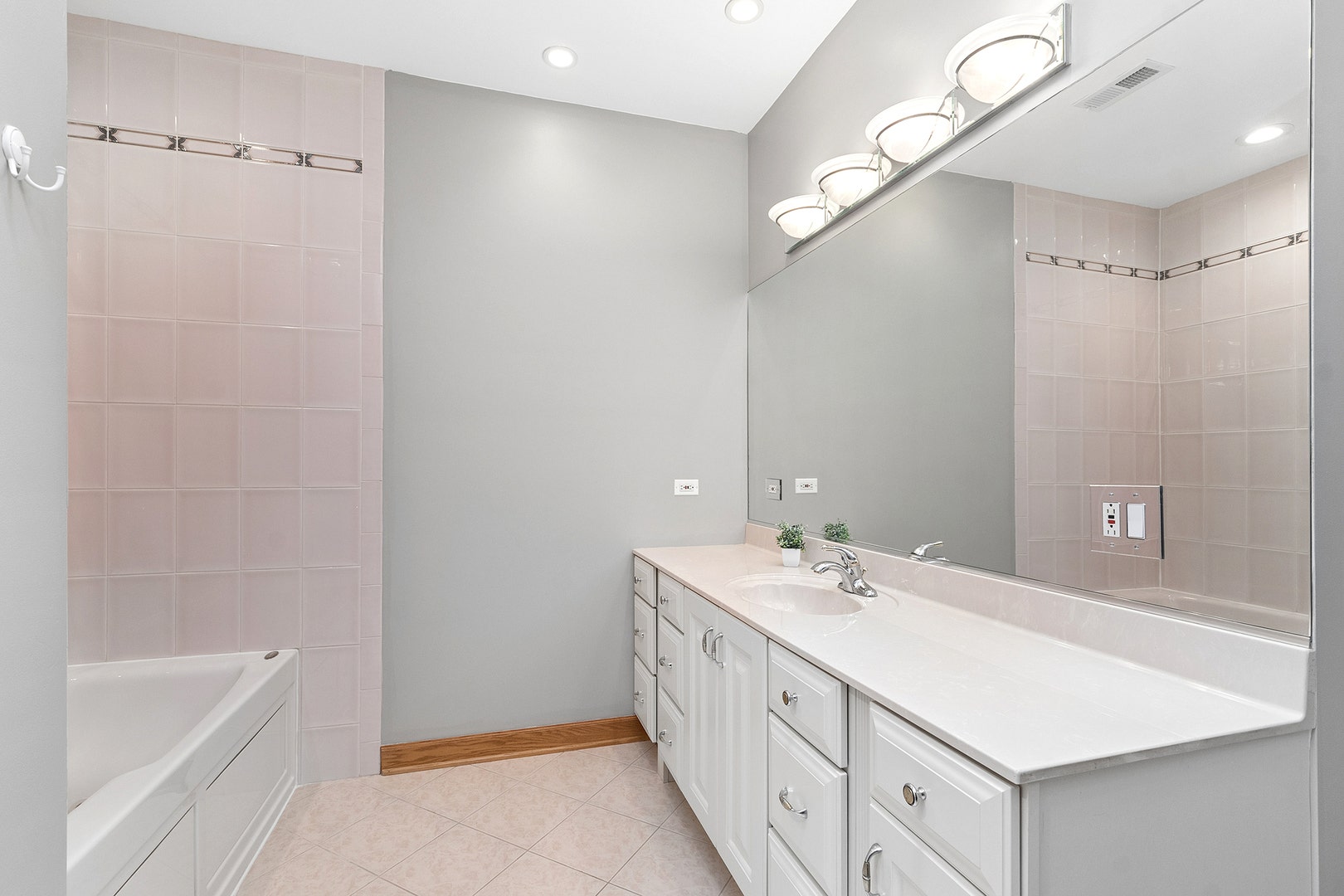 7202 Gold Grove Place, Darien, IL 60561 7202 Gold Grove Place, Darien, IL 60561