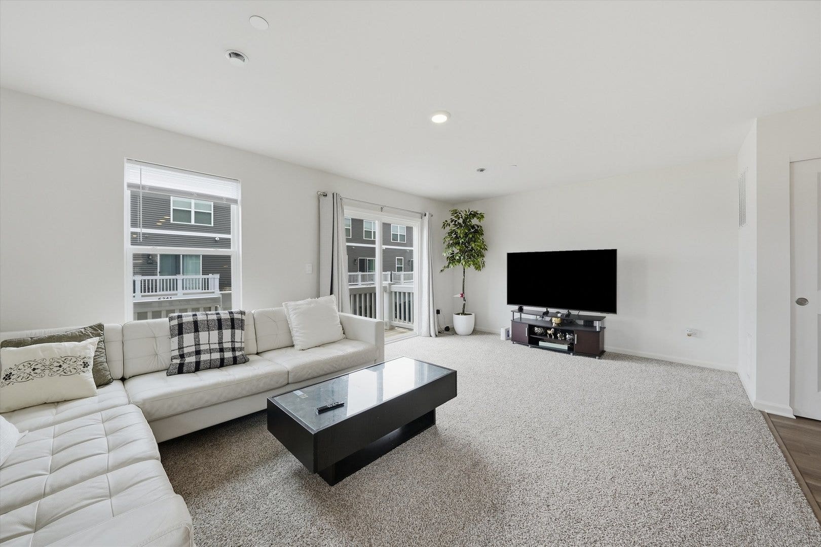6329 Ulster Drive, Tinley Park, IL 60477 6329 Ulster Drive, Tinley Park, IL 60477