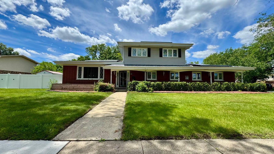 Property photo for 1348 Berry Lane, Flossmoor, IL