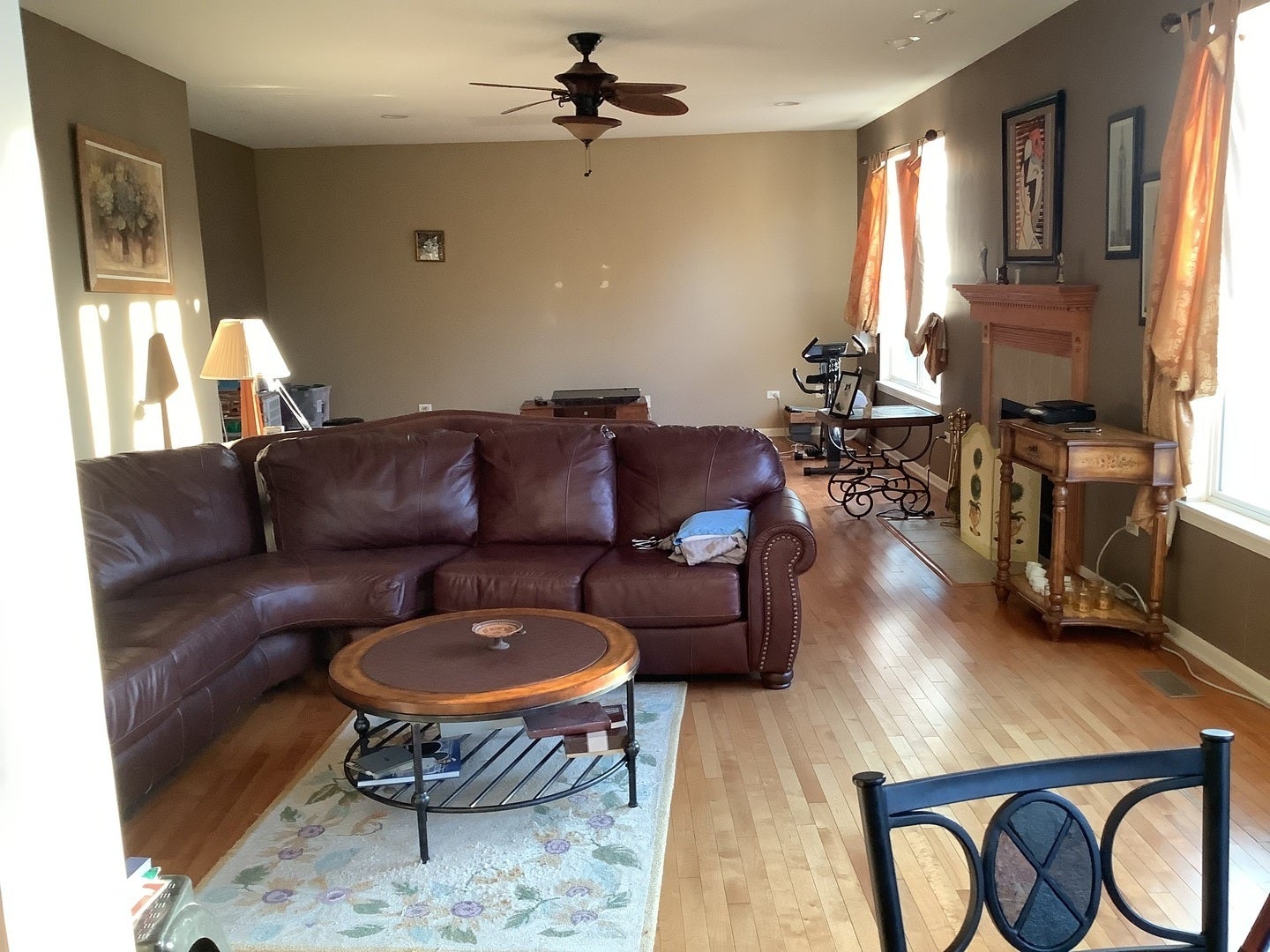 2921 Kelly Drive, Elgin, IL 60124 2921 Kelly Drive, Elgin, IL 60124